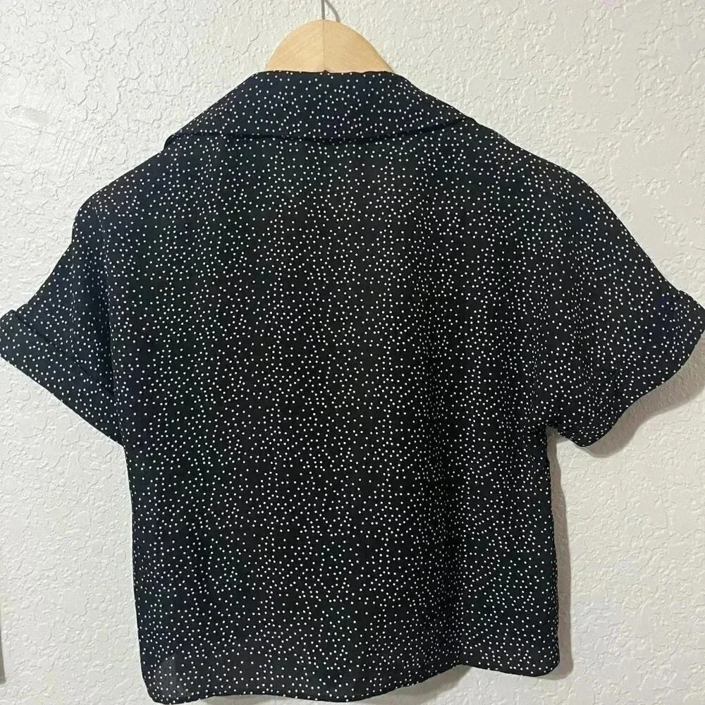 SOLD-Urban Outfitters Tie-Front Short Sleeve Cropped Top - Picture 2 of 5